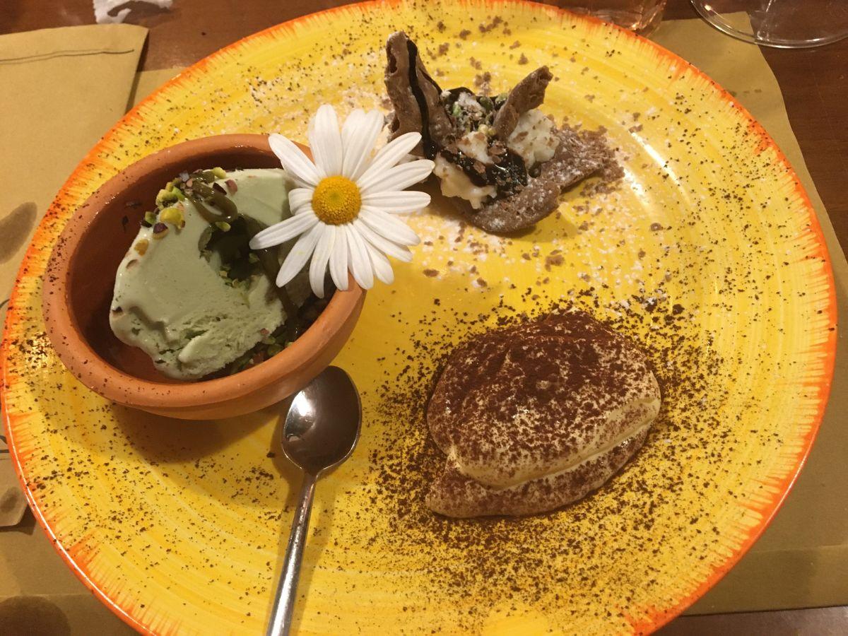 Tartufo di Pizzo Calabro, tiramisù e cannolo scomposto