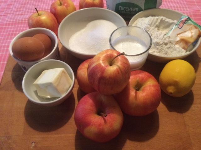gli ingredienti della Torta di mele al caramello