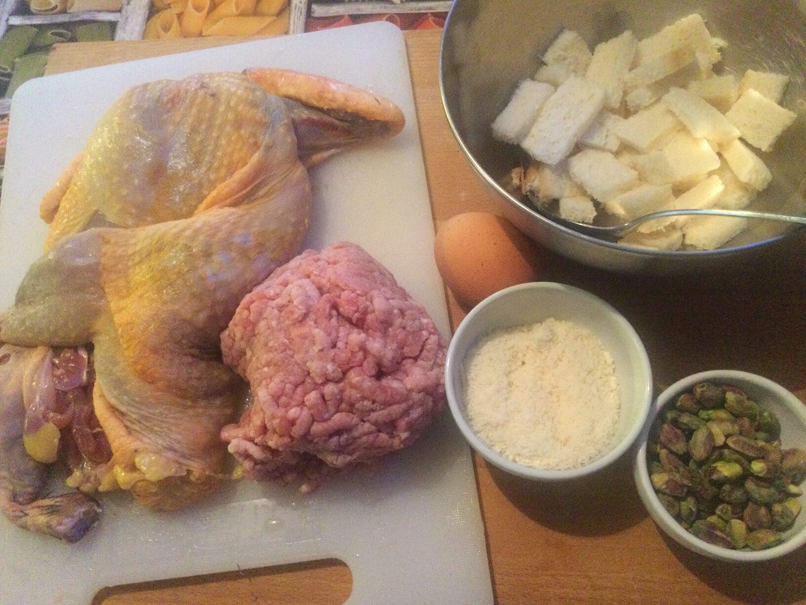 Faraona ripiena al forno gli ingredienti
