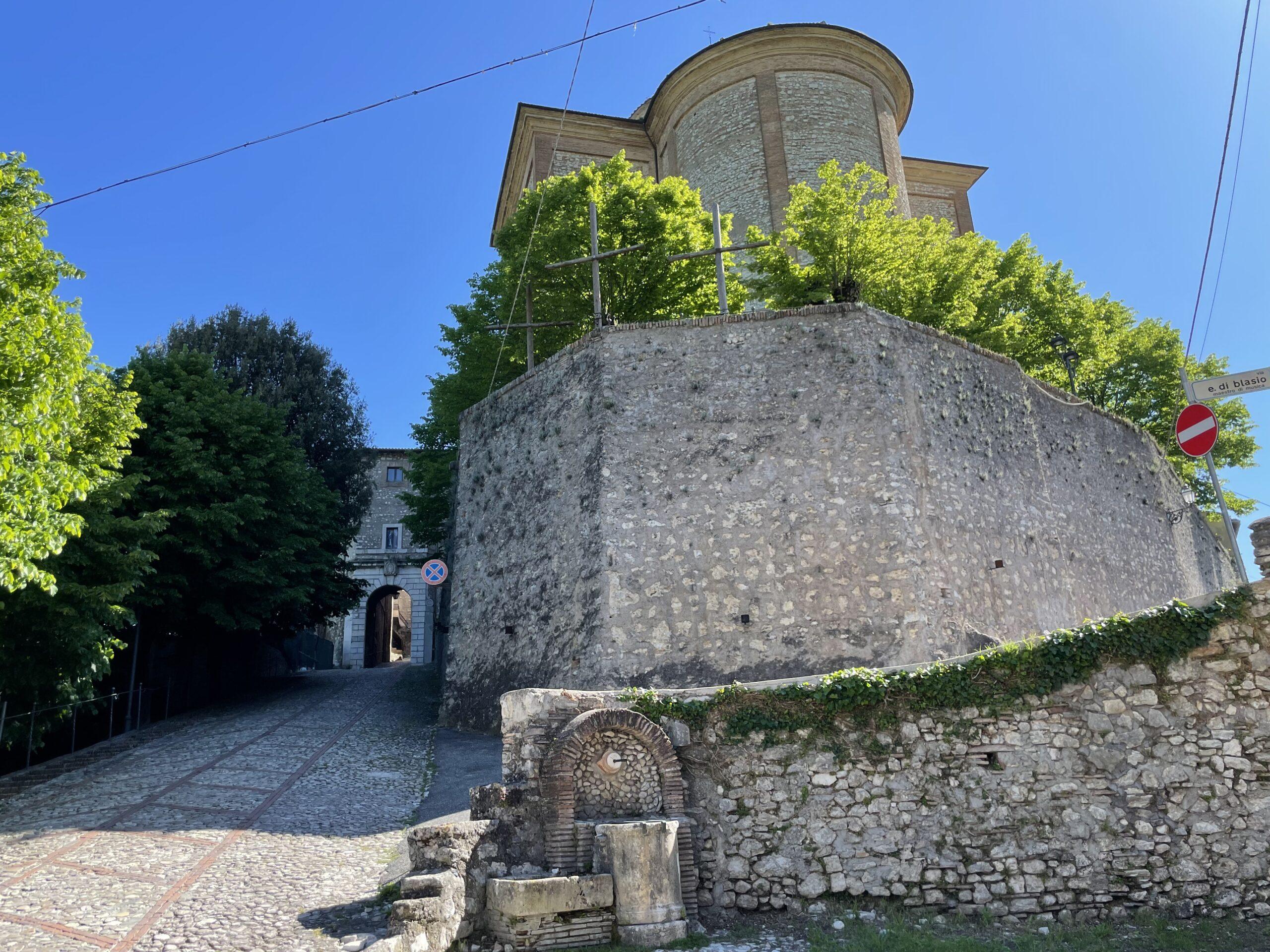 Contigliano - Ingresso al paese